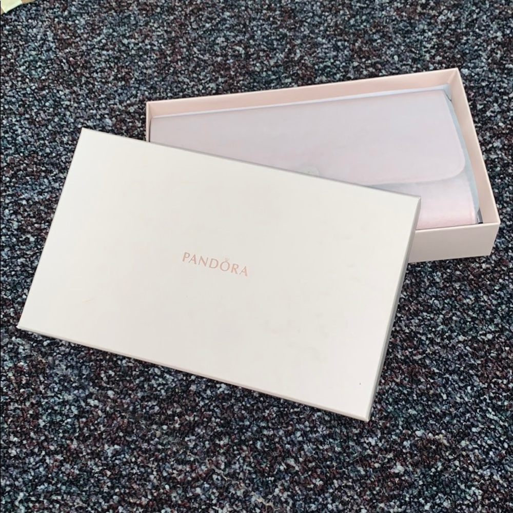 *New* PANDORA Jewelry Roll